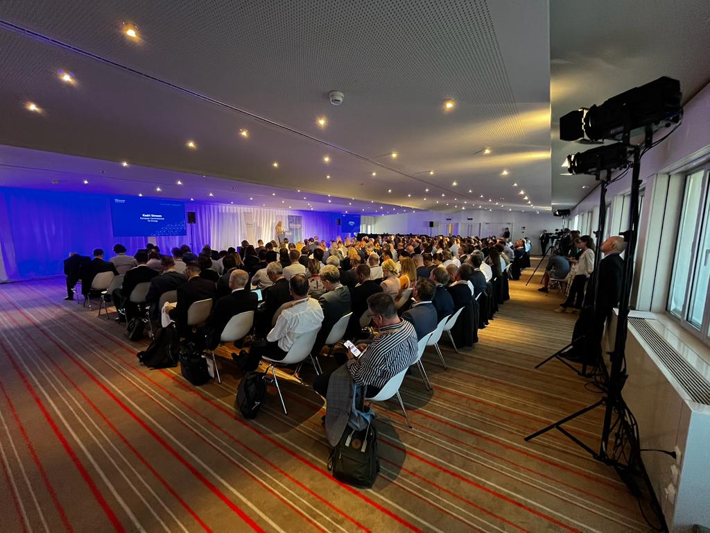 KadriSimson's tweet photo. Fantastic discussions yesterday at the @ENTSO_E #FutureGridsEU event. Together, we have re-started a much-needed conversation. Grids must be placed front & centre of our agenda!
My keynote👇https://t.co/XfKSvMbfCR
Conclusions👇
https://t.co/u8xOwAWxbQ https://t.co/fCblKOn7JC