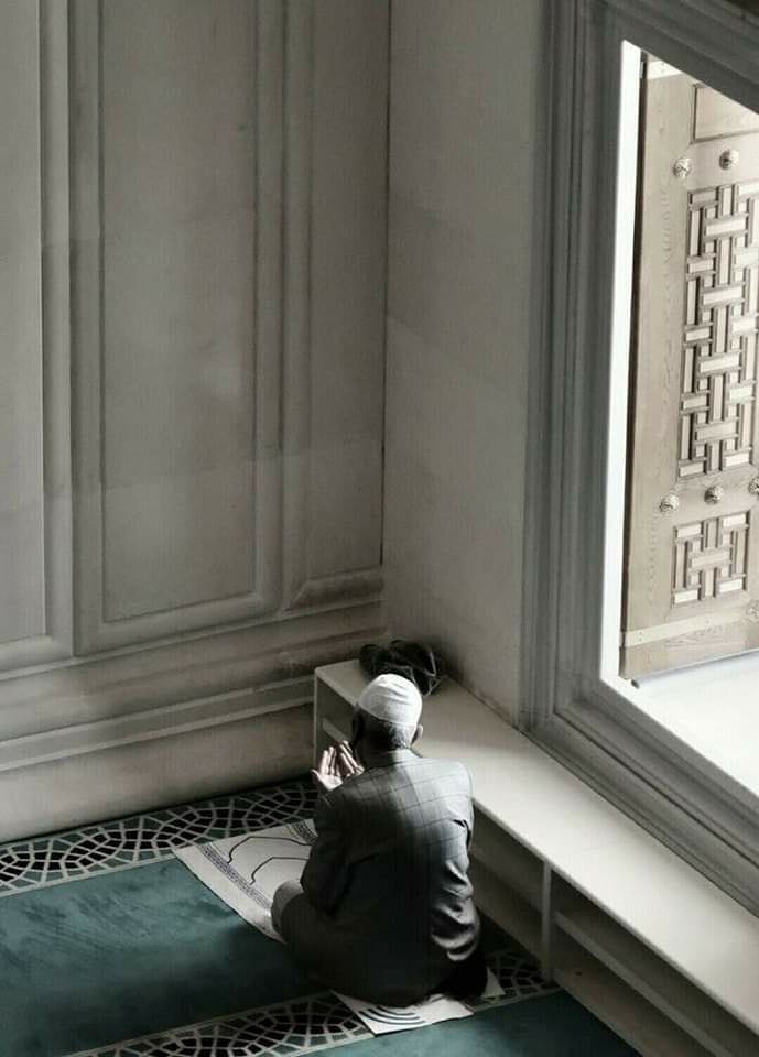 pxx80's tweet photo. "يا خَفِيَّ اللُّطْفِ أدرِكْ غُربتيْ 
أوشكّتْ نفسيَ من نفسيْ تضيعْ"

ربي اجعلني ممن تحب، وسخرني لما تحب، وسخر لي من تحب، وحبب لي أيامي كيفما كانت يا الله. #جمعة_مباركة #صباح_الخير https://t.co/bLAZPH9NkU