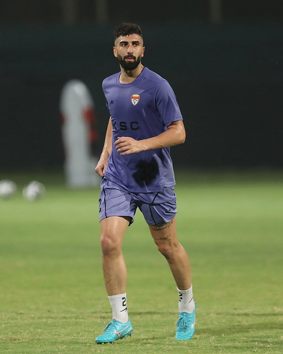 FooladFC's tweet photo. 🔻تونل وحشت فولادی ها برای خوشامدگویی به مربی جدید؛
🔸اولین تمرین تیم فولاد خوزستان با مارتینز برگزار شد

اولین جلسه تمرینی تیم فولاد خوزستان زیر نظر خوان ایگناسیو مارتینز برگزار شد. https://t.co/TjSIKHrDf9