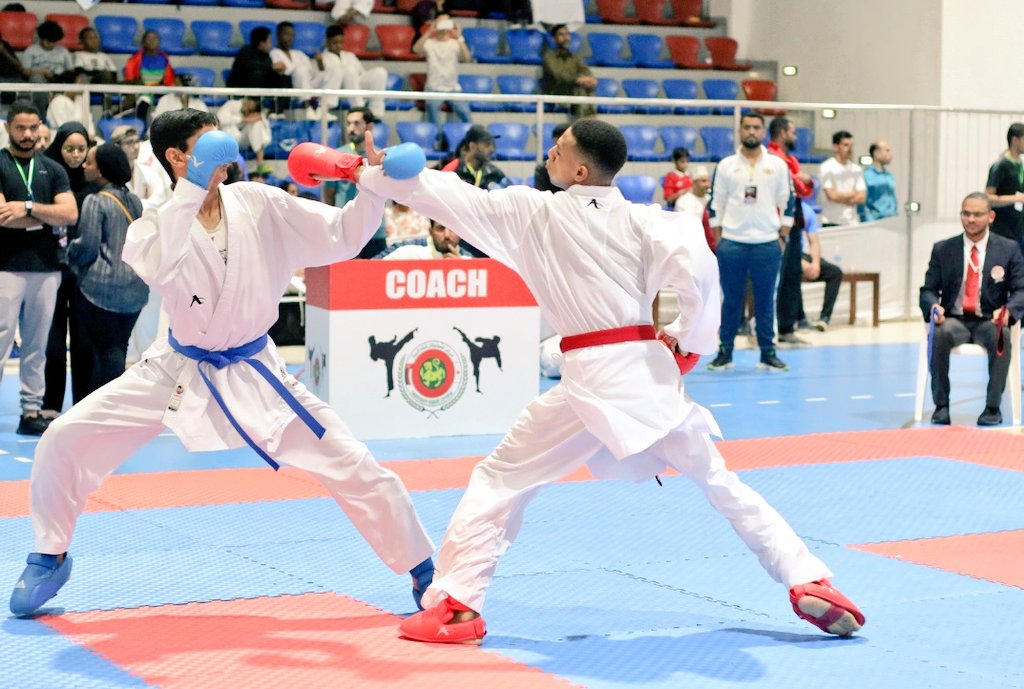 البطولات الوطنية والمفتوحة للكاراتيه تدعم المنتخب العماني للكاراتيه
تعد الرياضة أحد أهم الجوانب التي تساهم في تعزيز الصحة واللياقة البدنية، بالإضافة إلى تطوير المهارات والقدرات الشخصية. ومن بين الرياضات التي تحظى بشعبية كبيرة هنا في سلطنة عمان هي رياضة الكاراتيه.