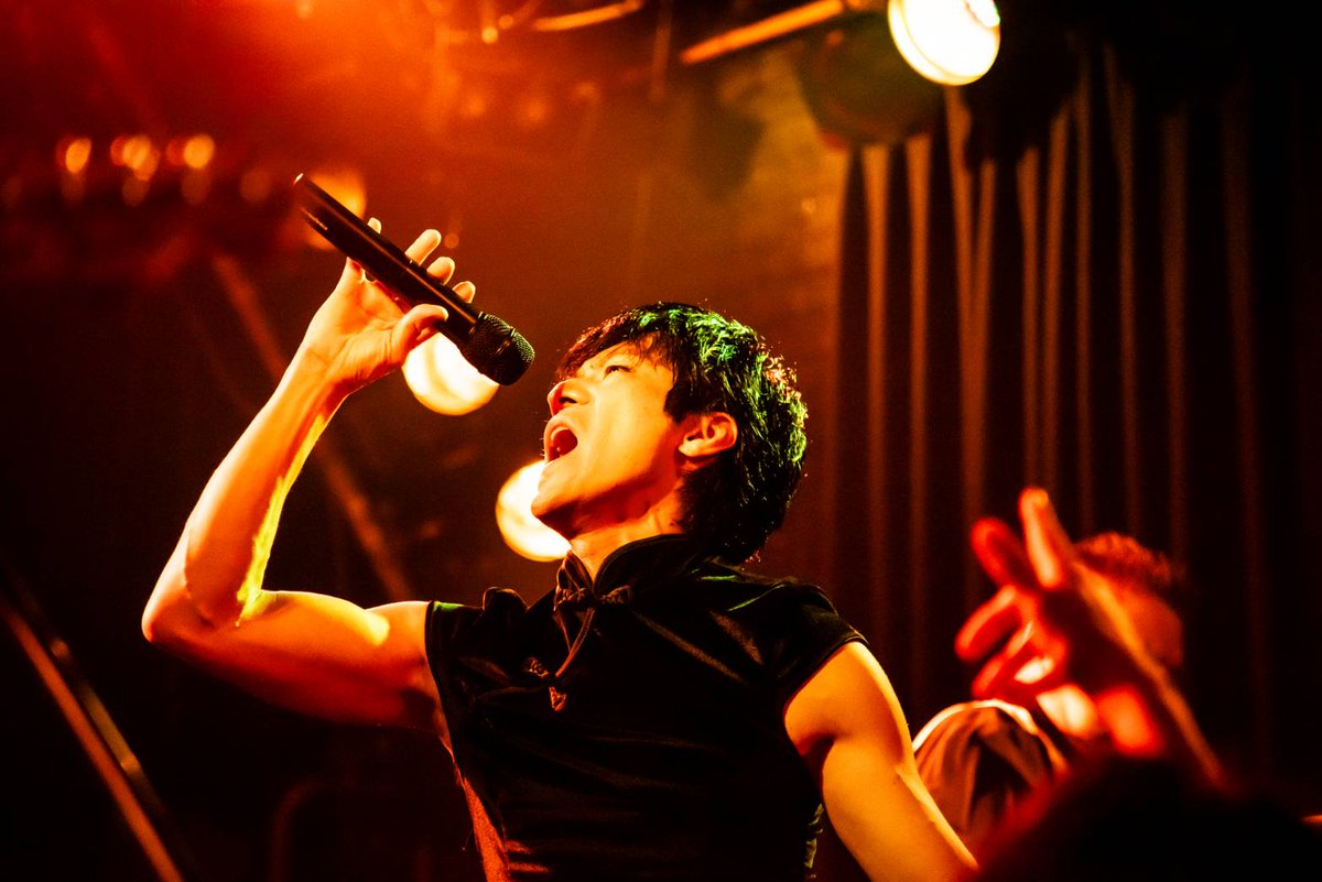 EwmNTeiS9J0lxya's tweet photo. もう生足は出さないと言っています。
(クリックして縦の画像をご覧いただきたいです)

Brand-new-Theatre
RYO NISHIMARU
@RNishimaru 

#西丸亮
#CHAOSONPARADE 
撮影：Aya🐉さん@sai_llium https://t.co/W6O15E6uXi