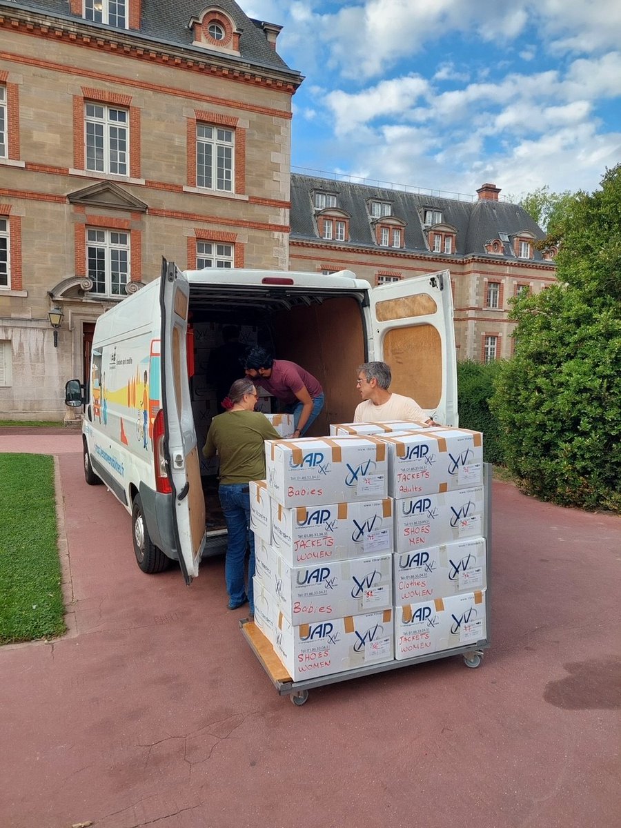 #MaisonUkraine |  149ème camion envoyé en #Ukraine depuis la <a href="/ciup_fr/">Cité internationale universitaire de Paris</a> par notre partenaire l'association SAFE. Matériel médical, pour bébé, produits d'hygiène, couvertures et sacs de couchage transiteront par Uzhgorod avant de rejoindre l'oblast de Zaporijjia.
