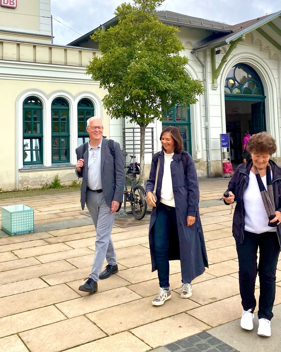 GoeringEckardt's tweet photo. In Nordhausen wird heute gewählt. Carsten Meyer kandidiert für das Amt des Oberbürgermeisters und ist eine sehr gute Wahl für Nordhausen. Ich schätze seine Expertise und Erfahrung. Liebe Nordhäuserinnen und Nordhäuser, füllen Sie heute mit ihrer Stimme die Demokratie mit Leben. https://t.co/0Bc4z2SXGt
