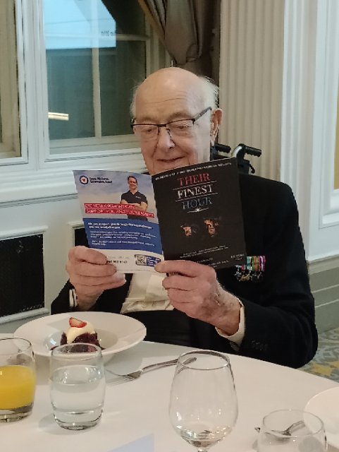 Terrific evening @fly2help dinner @TheRAFClub last night, and fantastic to be given opportunity to present vignettes from my play @FinestHour3945 Big thank you to our actors @emskemp @TabithaKBaines and producer @auriole_wells And we have a new fan, Lancaster pilot Rusty Waughman
