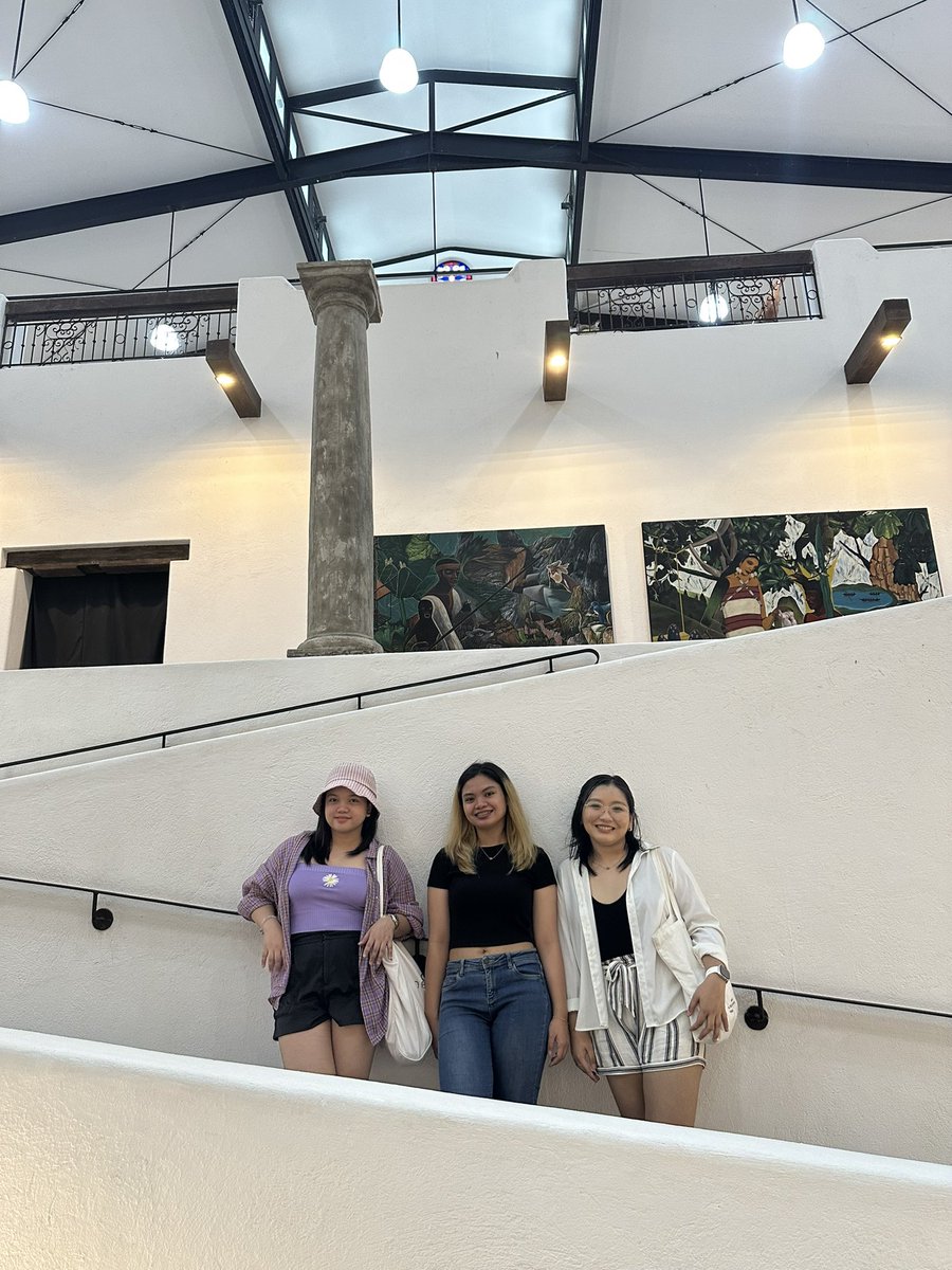 jasmallows's tweet photo. last weekend dump:

museum date w the besties (insert gc name here) https://t.co/pcbkgGCAOB