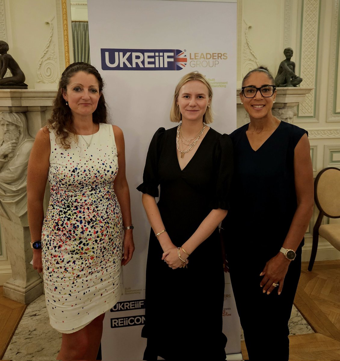 VictoriaCEOCIOB's tweet photo. #flashbackfriday to yesterday I had the pleasure of hosting #planner Sarah Paterson @CBRE part of @RTPIPlanners #ChiefPlanningOfficers of tomorrow initiative
We packed a lot into our day & it was a novel experience for us both https://t.co/KoTxBKsX8V