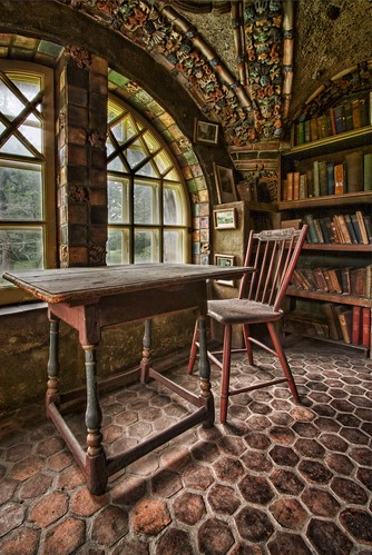..with a book i recently bought - came a bookmark with a sentence i really love - 'changing the world one book at a time'..

@RusticLiv 

Fonthill Castle Library

📷 Flickr on Pinterest