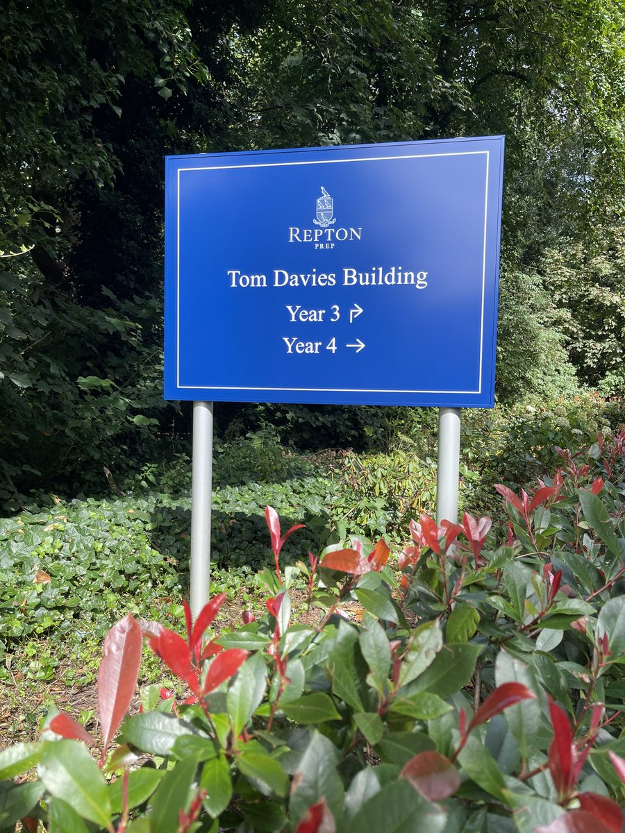 venturesigns's tweet image. A selection of signs made for Repton School and Prep. Aluminium panels &amp;amp; frames with powder coated finish. Print &amp;amp; cut graphics #educationalsigns #printandcut #attentiontodetails