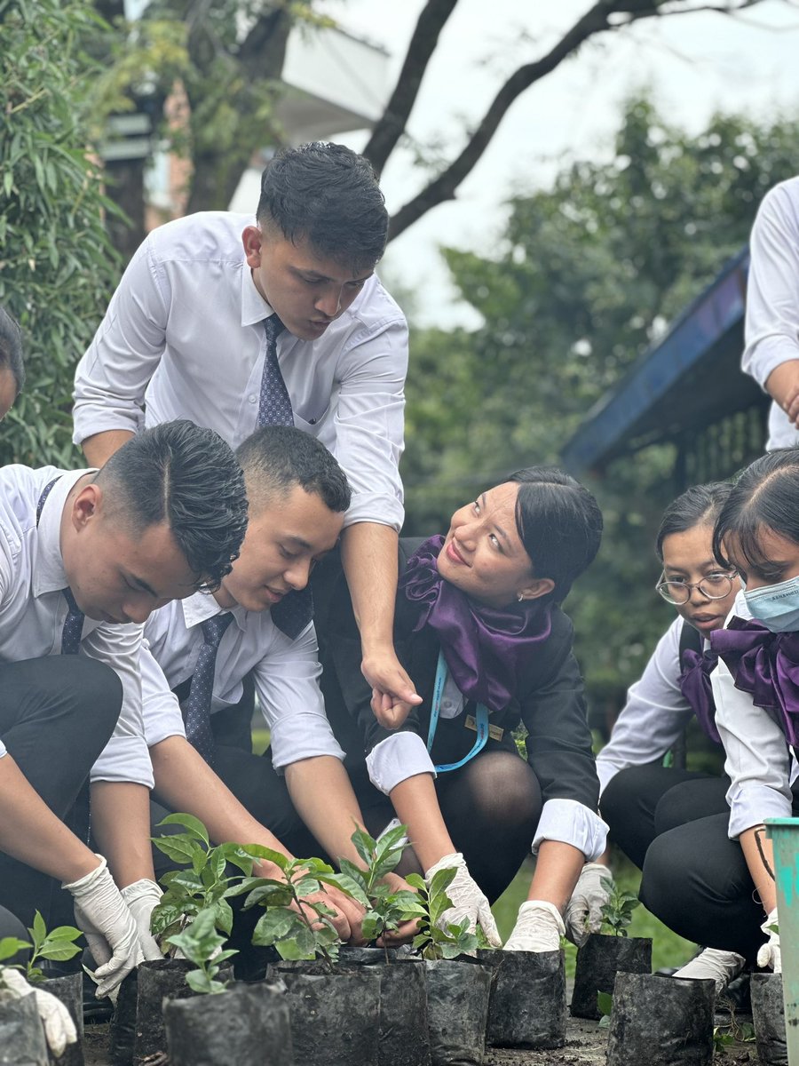 GATE_College's tweet photo. Unlocking the Secrets of Success.
Coffee Plantation Sipping Wisdom, Brewing Life Skills. ☕🌱 
#gate #gatecollege #coffee #plantation #sustainability #lifeskills https://t.co/WlZShwAITH