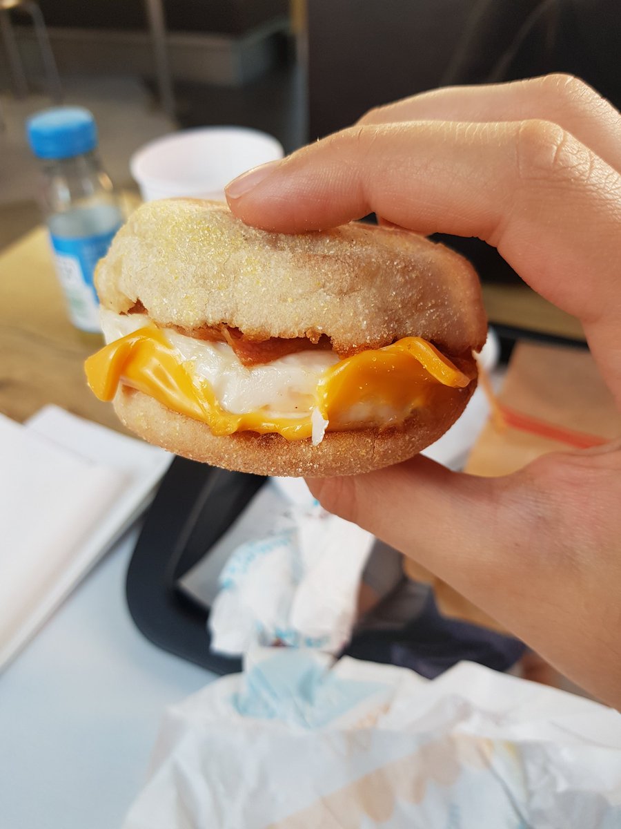 BlackBackBasti's tweet photo. #Saftig #McMuffin #FrühstückBeiMegges https://t.co/HXPJTZQ8LI