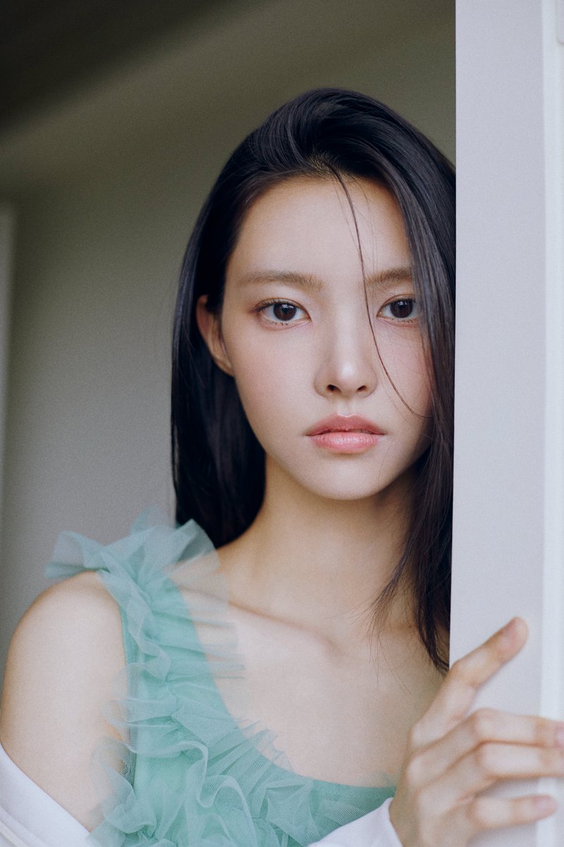ILLIT_official's tweet photo. I'LL-IT YUNAH
#ILLIT #아일릿 #윤아 #YUNAH https://t.co/zGgjnDGcYw
