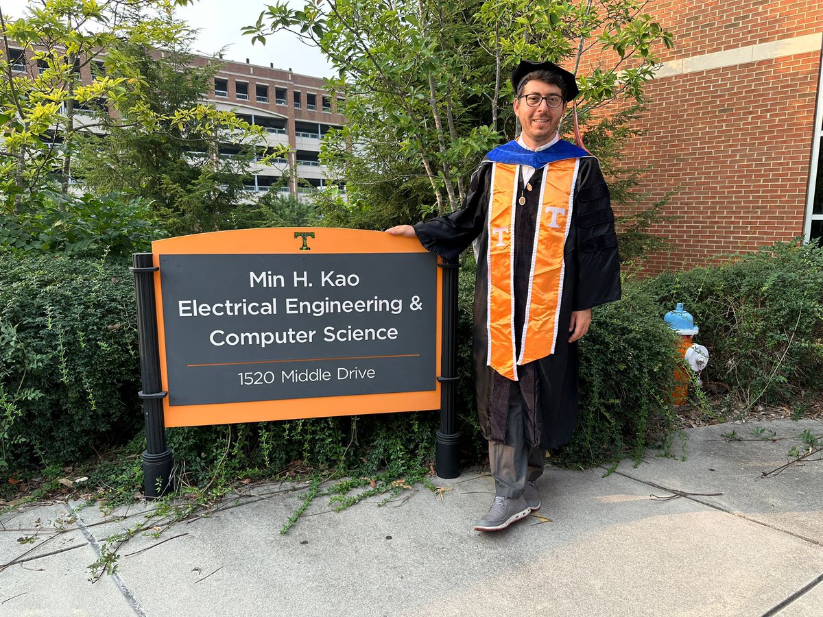 KaratayEEE's tweet photo. 2014 mezunumuz Dr. Okan Çiftçi University of Tennessee’de Sürekli Değişken Seri Reaktör Cihazları Kullanılarak Elektrik Dağıtım Konjesyon Yönetimi adlı doktora tezini sunarak doktora programını tamamlamıştır. Kendisini tebrik eder başarılarının devamını dileriz.👏🏻 https://t.co/6KACT53Rgj