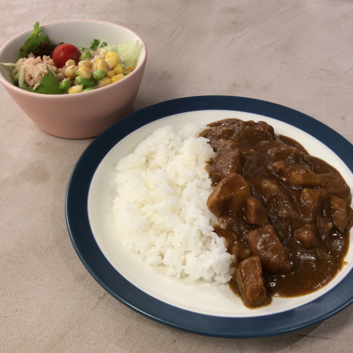 arbo_kitchen's tweet photo. 本日のメニューはポークカレーです😄

お肉たっぷりなごろごろカレーです！！

#こども食堂 #アルボキッチン #クラシスホーム #孤食をなくそう #食べることは生きること #子ども食堂ネットワーク #フードパントリー #子ども食堂を応援したい https://t.co/7wYTxuU0sy