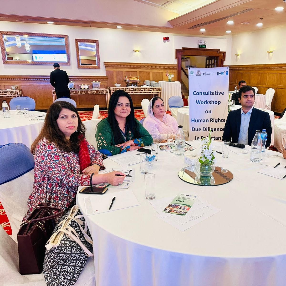 UNDP_Pakistan's tweet photo. #UNDPinPakistan &amp; @mohrpakistan, w/ support from @NorwayinPak, held a consultation in Islamabad w/ the public &amp; private sectors to develop a regulatory roadmap for advancing human rights due diligence in Pakistan, aimed at protecting the most vulnerable across value chains. https://t.co/tPAbxuEHcc
