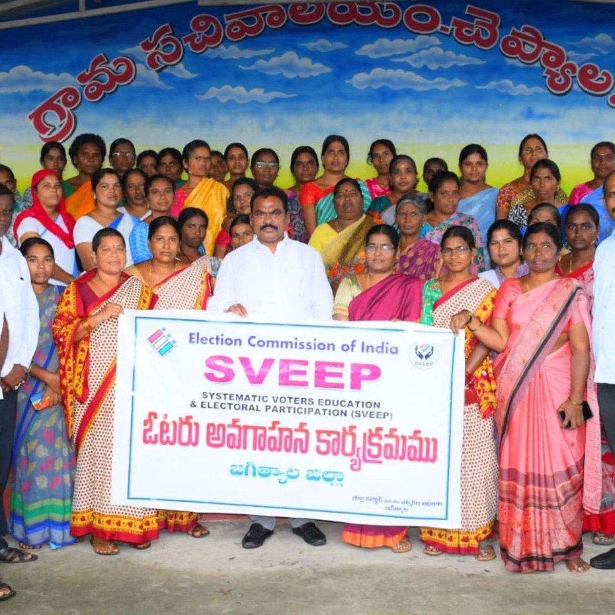 Ravishankar_BRS's tweet photo. ఓటు హక్కు - మన జన్మ హక్కు
ప్రతి ఒక్కరూ ఓటు హక్కును వినియోగించుకోవాలి.

కొడిమ్యాల మండలం చెప్యాల గ్రామంలో ఎలక్షన్ కమిషన్ ఆఫ్ ఇండియా ఆధ్వర్యంలో జరిగే ఓటరు అవగాహన కార్యక్రమంలో పాల్గొనడం జరిగింది. https://t.co/3SaTAYZoRK