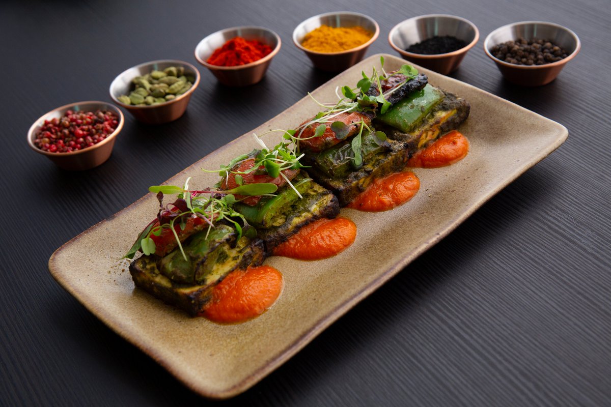 PureCooking's tweet image. Share the joy of our delectable Sharing Board with tandoori paneer, vegetables, squid, and more! A delightful feast to relish with friends and loved ones. 🍢🍤 #Pureindiancooking #TandooriPlatter #FoodieFeast #FlavorfulSharing