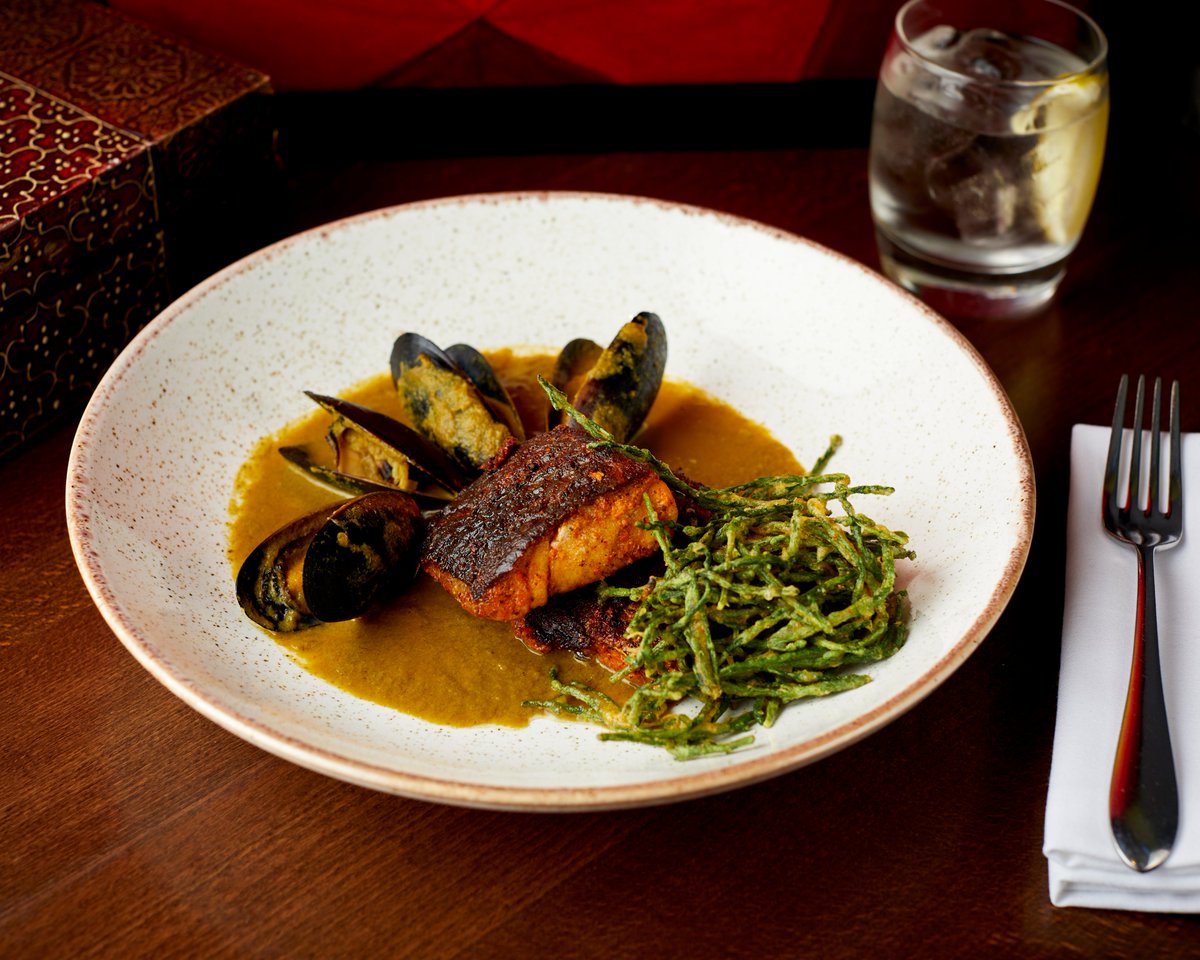 PureCooking's tweet image. Immerse yourself in coastal magic with our Kasundi Stonebass! Devon crab claw meat, ginger, green chili, and kokum create a symphony of flavors with each bite. 🐟🌶️ #Pureindiancooking #StonebassDelight #SeafoodLove #FlavorfulCatch