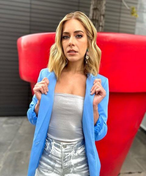 LuisMiguelxd's tweet photo. Ya casi llega 💥💥💥  

LA TERCERA TEMPORADA DE #ConCarmen @carmenaub ❤️ 

¡Gran Estreno! El jueves 14 de Septiembre 🗓️ Solo en @EonlineLatino https://t.co/zM5qDMgZ7n