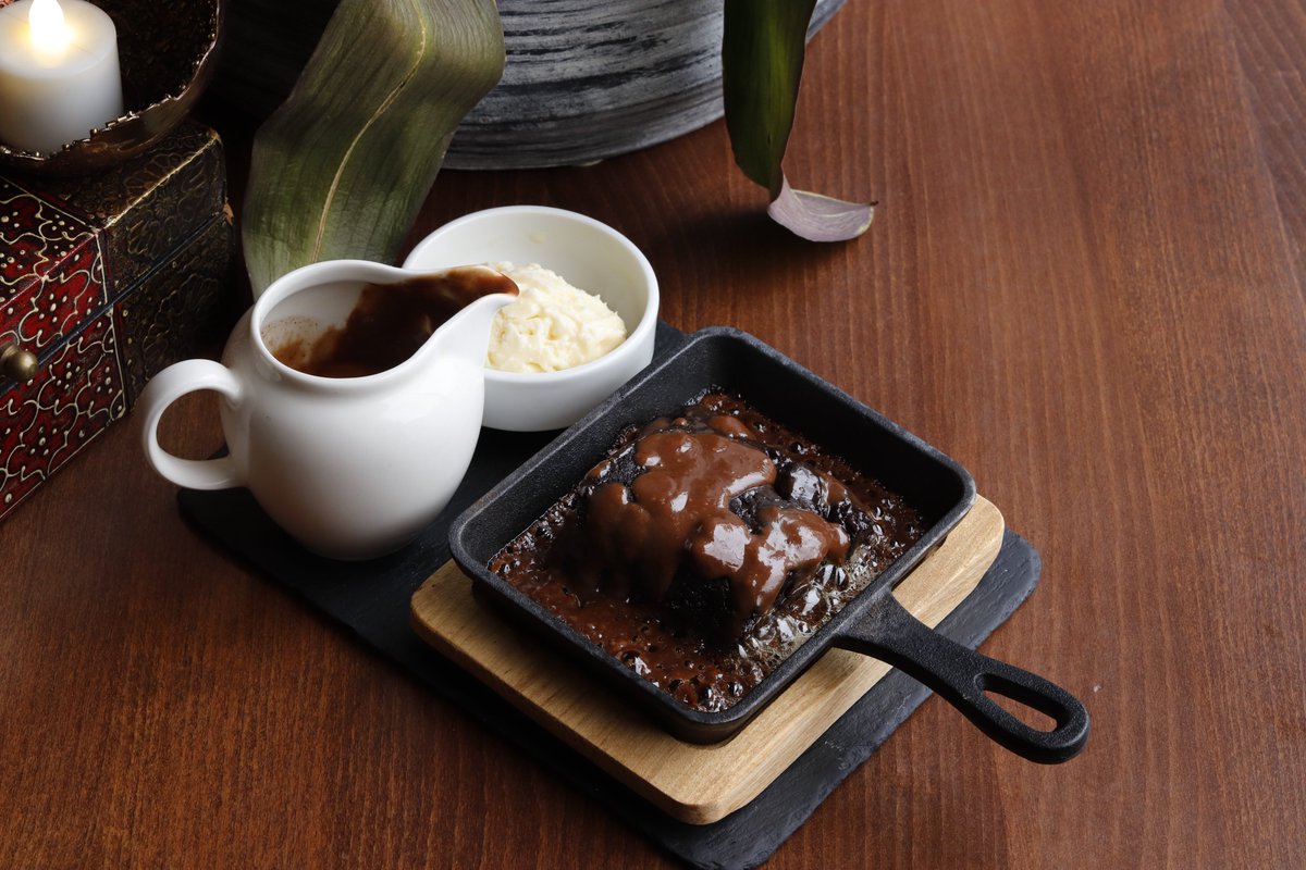 PureCooking's tweet image. Indulge in a decadent treat with salted caramel sauce &amp;amp; pistachio ice cream. A delightful blend of sweet perfection! 🍮 #Pureindiancooking #ChocolateFondant #DessertDelights #SweetIndulgence