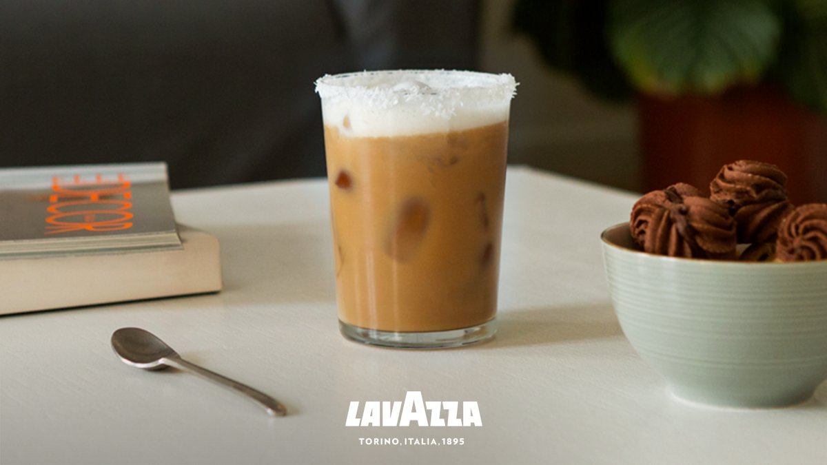 Whipping up an iced coffee in this heat? We love using Lavazza's Gusto Pieno beans. It's an intensely aromatic blend w/ pleasant toasty notes of wood which makes it perfect for iced drinks #icedcoffee #heat #wood #Lavazzabeans #FridayFeeling #fridaymorning
officebarista.co.uk/collections/of…