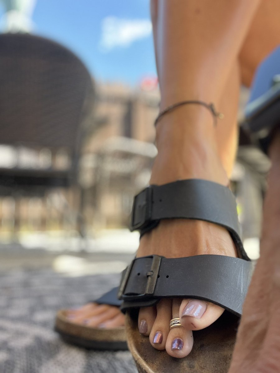 funkyfeetgurl's tweet photo. 👣 📸 A one pic teaser of a Birkenstock picture set that I posted on my OF. #birkenstock #sandalfeet #feet #toes #footmodel #longtoes #greekfeet #longsecondtoe #veinyfeet #foottendons #footveins #onlyfansfeet #onlyfansfootmodel https://t.co/MCezfK5ygU