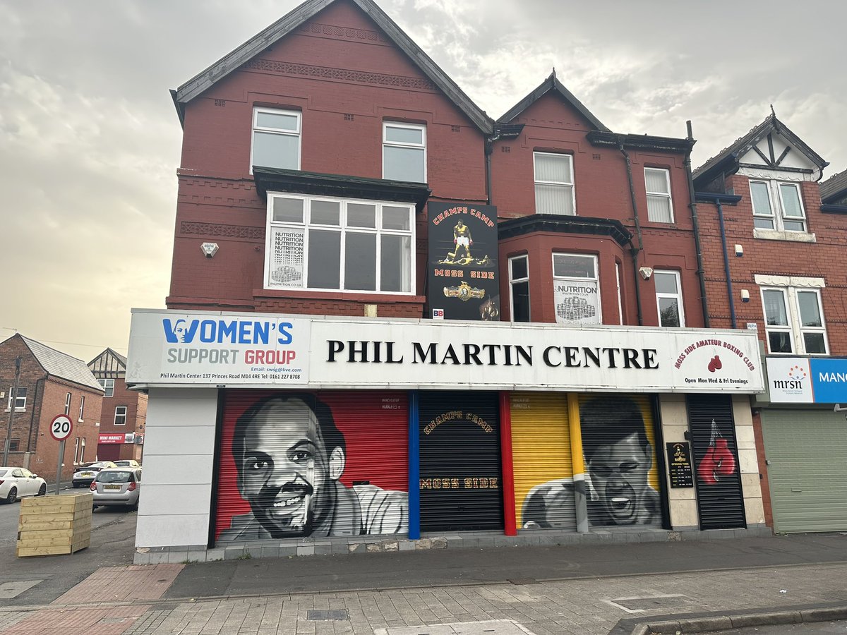 Huge thanks to the talented @MCRMurals for his artwork on the gym building in remembrance of Phil Martin .
Keep your eyes 👀 open and have a look 👍
#ChampsCamp #MossSideABC #PhilMartin