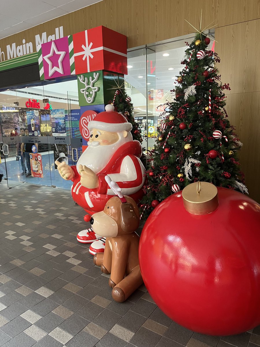 ByTimReynolds's tweet photo. Not kidding. They begin celebrating the Christmas season on Sept. 1 in the Philippines. They’re playing carols, even. https://t.co/pQAmqDj10j