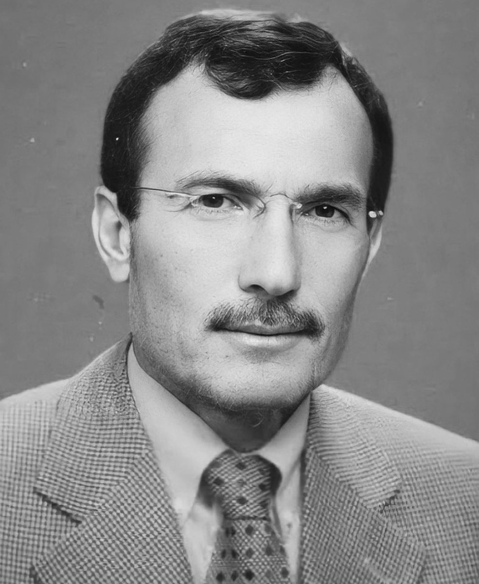 Devlet adamlığı, duruşu, çalışkanlığı ve tevazusu ile gönüllerde taht kurmuş; ömrünü aziz milletimize hizmete adamış merhum Valimiz Recep Yazıcıoğlu’nu vefatının sene-i devriyesinde özlem, saygı ve rahmetle anıyorum.

Ruhu şâd, mekanı cennet olsun…

#RecepYazıcıoğlu