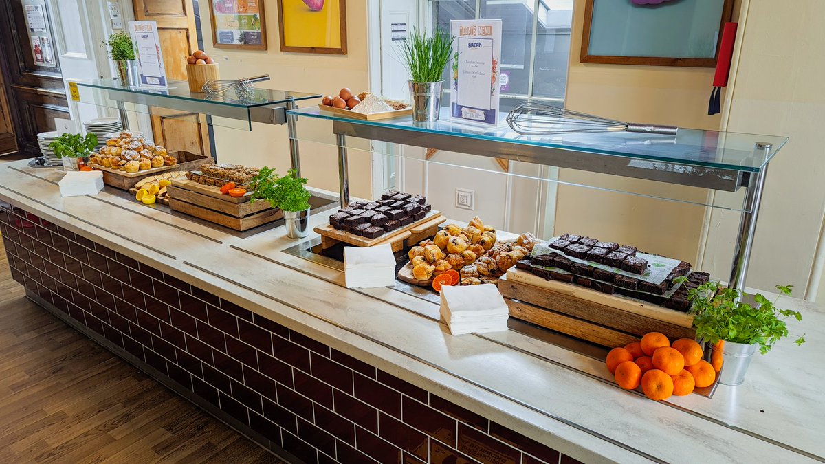 ChefRichardNic's tweet photo. What a fantastic first week @LichfieldCSchl . Cooking up a storm together with Lee and the team, it has been brilliant to welcome the pupils back with some fabulous food
@AccentCatering @PaulMerryChef 
#teamwork #freshfood #BackToSchool https://t.co/kLohgO61mT