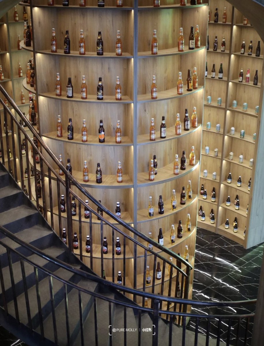 DiscoverGuizhou's tweet photo. Tipsy in Guizhou🍷 | Get lost in a beer wonderland at King Kong Bay! This is a maze-like beer museum in Guiyang.
With thousands of beer bottles from around the world, it's easy to get lost in the maze.
Cheers! 🍻🌃
#tipsy #BeerMuseum #Guiyang https://t.co/ZJdo4yJqcO