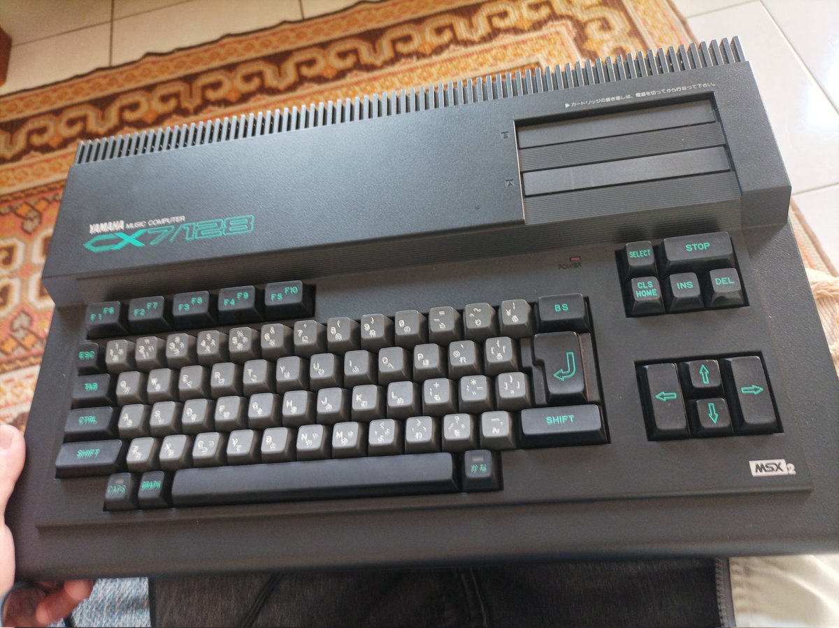 edsonk1971's tweet photo. 私の最近の入手品。 ヤマハ CX7/128のMSX2です。 そして私のMSXコレクション。
俺は本当のブラジルのMSXファンです。😊
Minha nova aquisição. MSX2 Yamaha CX7 e minha coleção.
#MSX #msxbrasil #msxforever https://t.co/W4oNVIBTqd