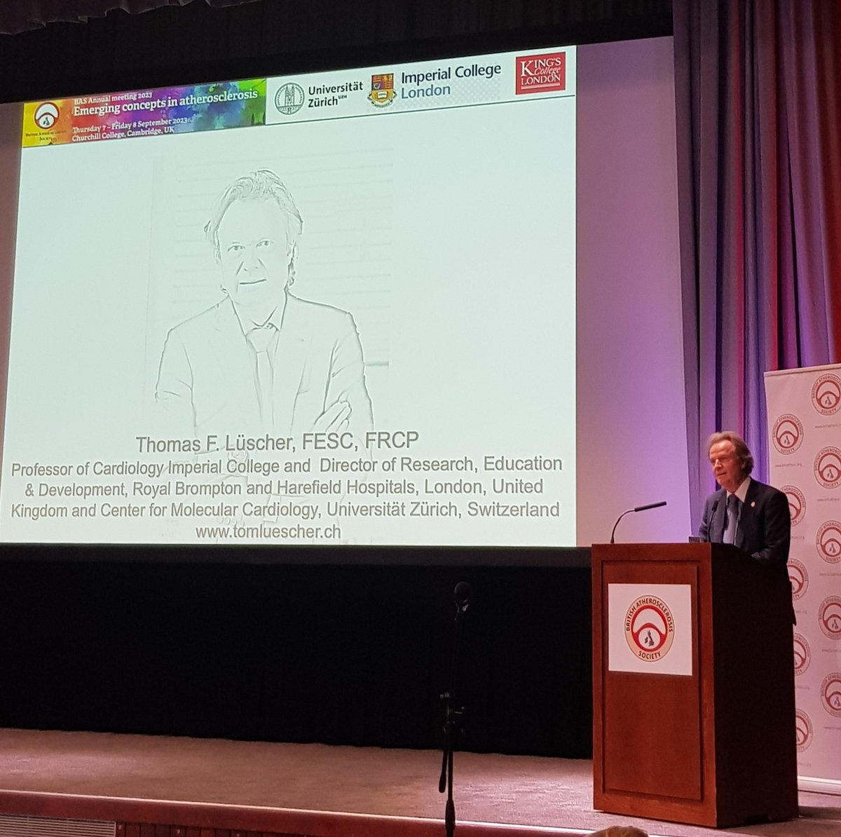 CVR_TomaszGuzik's tweet image. Prof @TomLuscher delivers the prestigious Hugh Sinclair Lecture at @britathsoc Annual Meeting 2023 - taking us on a journey through #atherosclerosis from endothelial dysfunction to acute #coronary syndromes 

#BAS2023 #CVD #inflammation #CardiovascularResearch