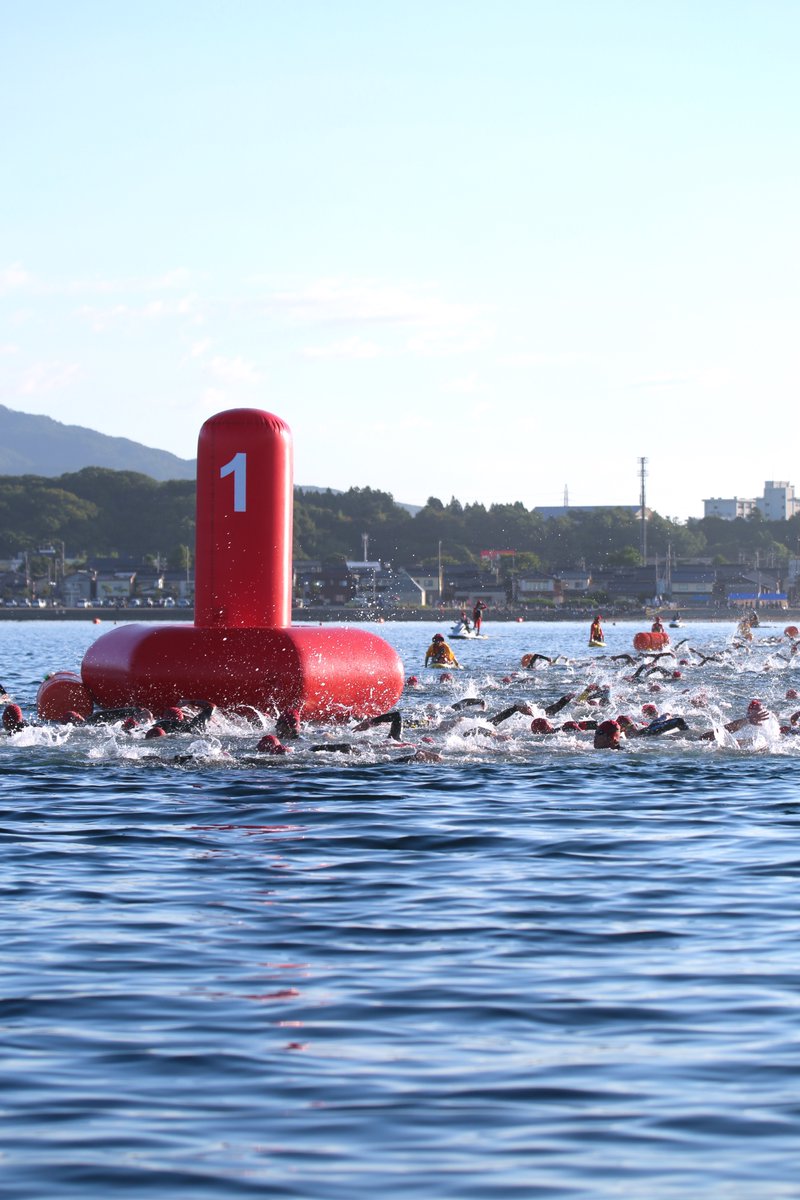 Tri_GERONIMO's tweet photo. 【2023 佐渡国際トライアスロン大会 Race Recap】
夏のメイン、佐渡が開催。国内最長、夏の最終戦として人気。話題の猛暑だったが、予定通りで開催。Aタイプの完走率は概ね70~80%だが、68.7%で下限を切った。一方で、優勝者のタイムは大幅に短縮され、レコードとなっている。
https://t.co/7yiV1ANGNV https://t.co/a4SP6mmKMr