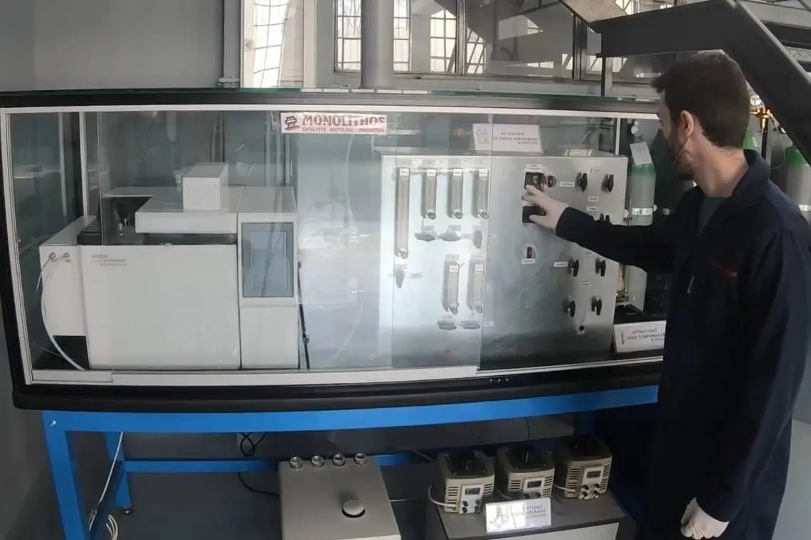 rawmathubgr's tweet image. 📌 Παρουσίαση των δυνατοτήτων του αναλυτικού εργαστηρίου της εταιρείας ΜΟΝΟΛΙΘΟΣ από την Αναστασία Μοσχόβη (Head of R&amp;amp;I MONOLITHOS).
tinyurl.com/yc4s8uzx
#monolithos #Moschovi #video #equipment #catalyst #science #lab #tour