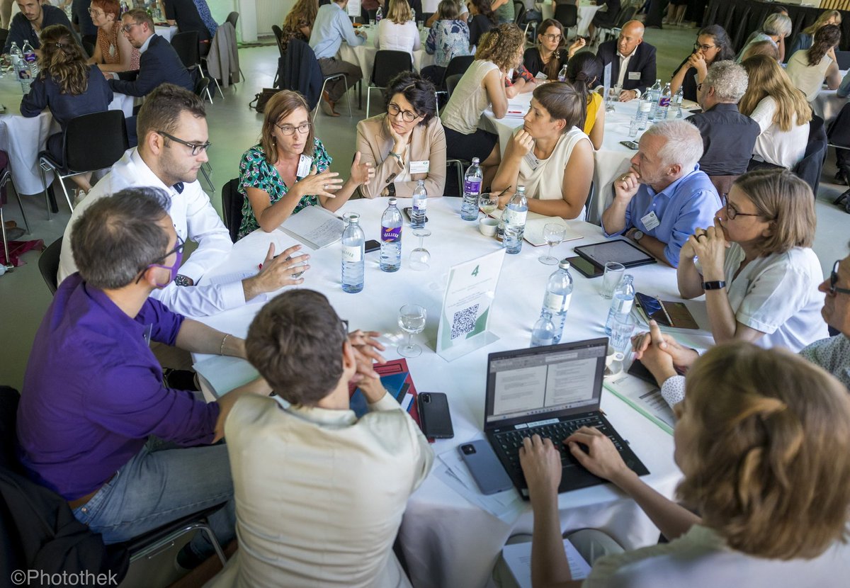 Bundesentwicklungsministerium (@bmz_bund) on Twitter photo #JustTransition - Bei der gestrigen Dialogveranstaltung hat Entwicklungsministerin <a href="/SvenjaSchulze68/">Svenja Schulze</a> mit Teilnehmer*innen aus der Zivilgesellschaft diskutiert, wie der #Klimaschutz sozial gerecht gestaltet werden kann. #SDGs #JustTransition - Bei der gestrigen Dialogveranstaltung hat Entwicklungsministerin <a href="/SvenjaSchulze68/">Svenja Schulze</a> mit Teilnehmer*innen aus der Zivilgesellschaft diskutiert, wie der #Klimaschutz sozial gerecht gestaltet werden kann. #SDGs