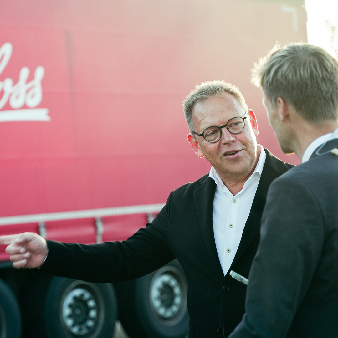 Danfoss's tweet image. The transition from diesel-powered vehicles to fully electric vehicles is an important step to reaching net zero​.

Read more on our ESG ambitions:
danfoss.com/en/about-danfo…

Read about our e-trucks:
danfoss.com/en/about-danfo…

#Whyee #Danfoss2023 #GreenTransition #Decarbonization