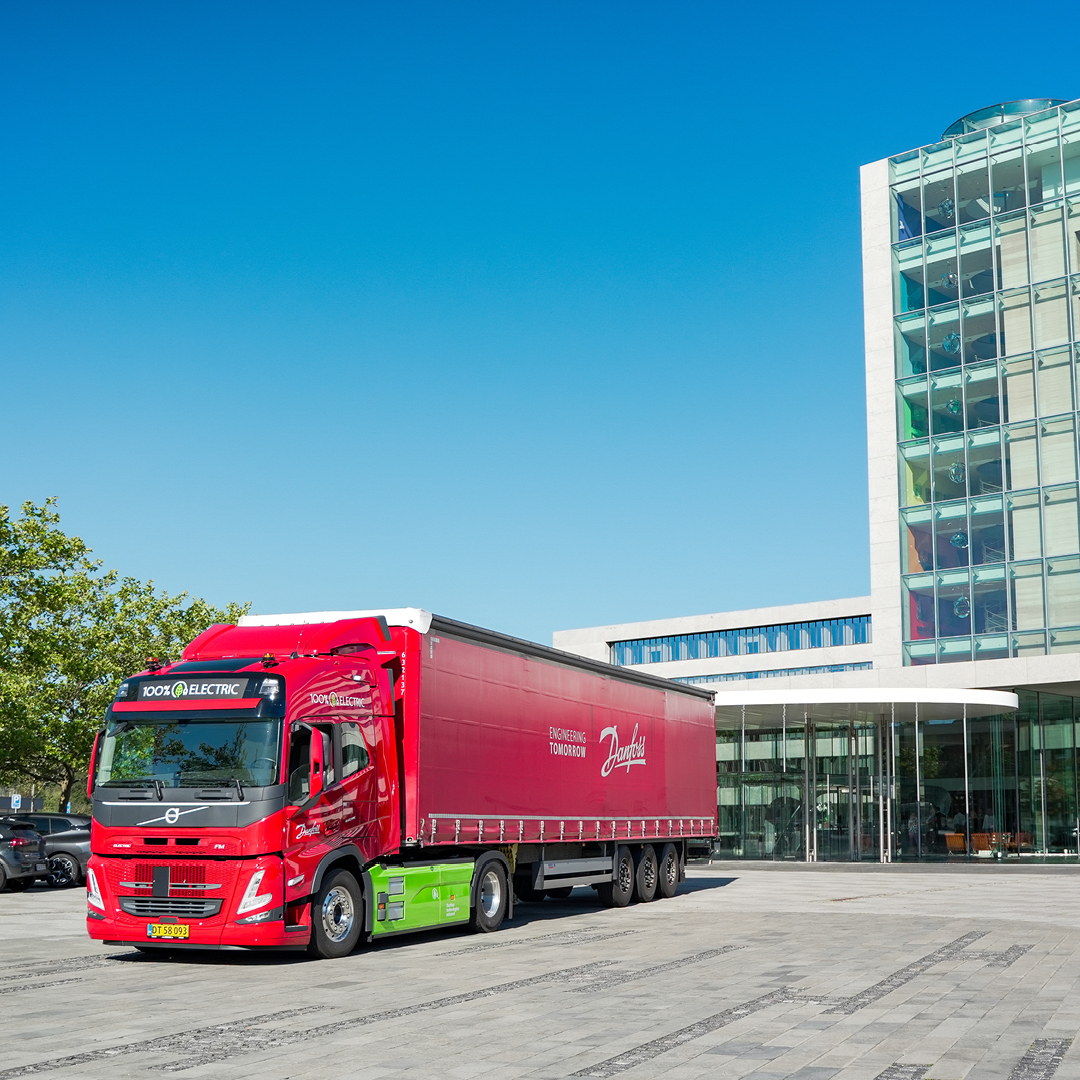Danfoss's tweet image. The transition from diesel-powered vehicles to fully electric vehicles is an important step to reaching net zero​.

Read more on our ESG ambitions:
danfoss.com/en/about-danfo…

Read about our e-trucks:
danfoss.com/en/about-danfo…

#Whyee #Danfoss2023 #GreenTransition #Decarbonization