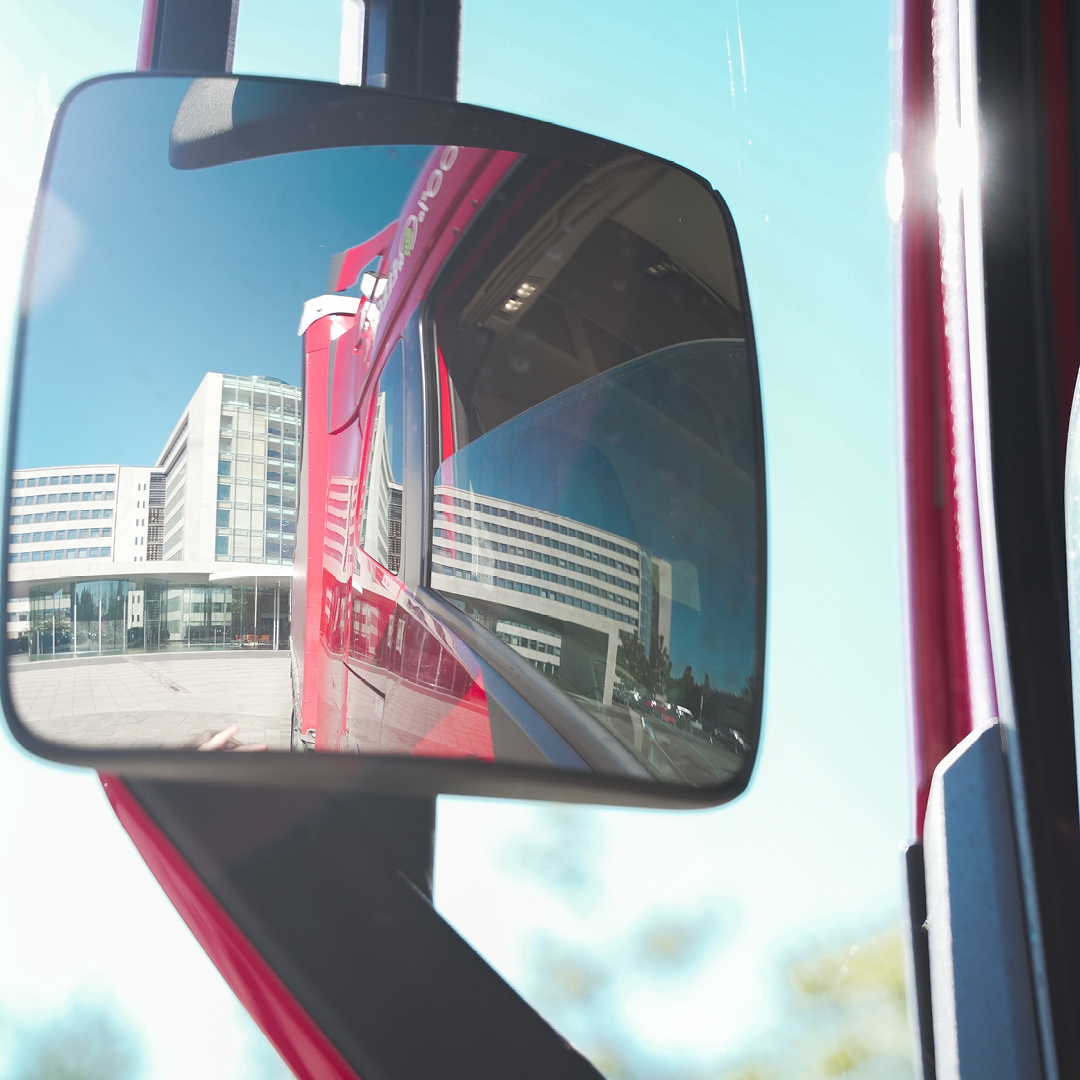Danfoss's tweet image. The transition from diesel-powered vehicles to fully electric vehicles is an important step to reaching net zero​.

Read more on our ESG ambitions:
danfoss.com/en/about-danfo…

Read about our e-trucks:
danfoss.com/en/about-danfo…

#Whyee #Danfoss2023 #GreenTransition #Decarbonization