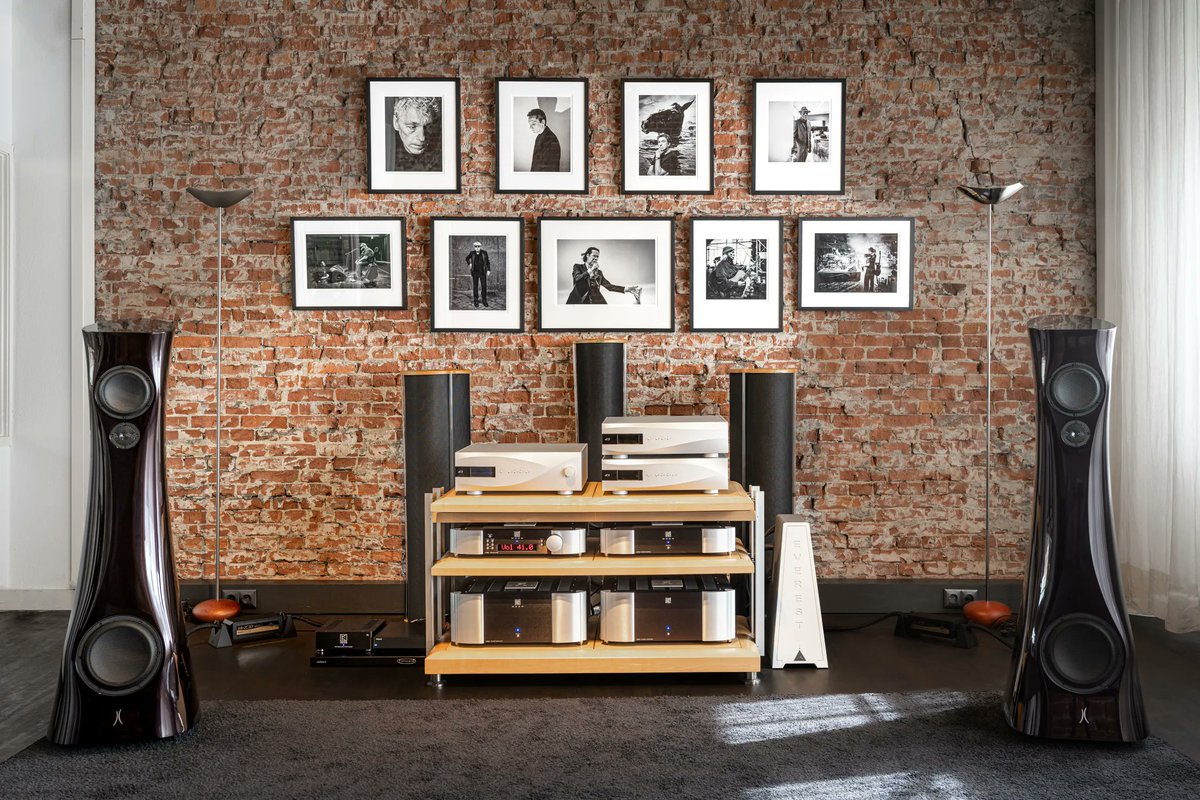 EstelonOfficial's tweet photo. The XB Diamond Mk II, paired with MOON and dCS electronics, on display at HiFi Studio Wilbert in Utrecht, Netherlands. 🎶 Elevate your audio experience with Estelon speakers! 🎵 #LuxuryAudio #Estelon #Speakers #HighFidelity #Stereo #MusicSystem #MusicLover #Utrecht 🇳🇱💎🔊 https://t.co/F4mMqaWHi3
