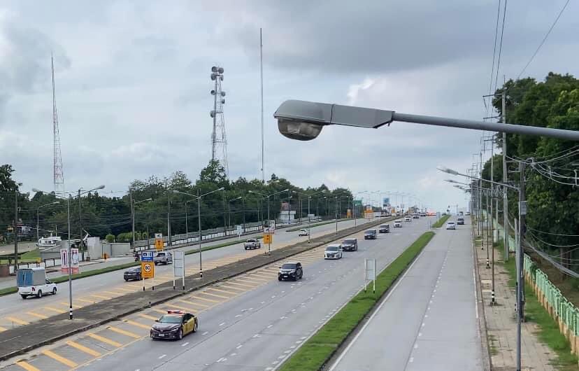 BUdonsuk's tweet image. เป็นจั้งได๋ล่ะพ่อแม่พี่น้อง นายกมาคนเดียว ขบวนยาวครึ่งกิโล

เจ้าอย่าจ่ม!!!
#นายกนิดมาขอนแก่น

Cr. Facebook