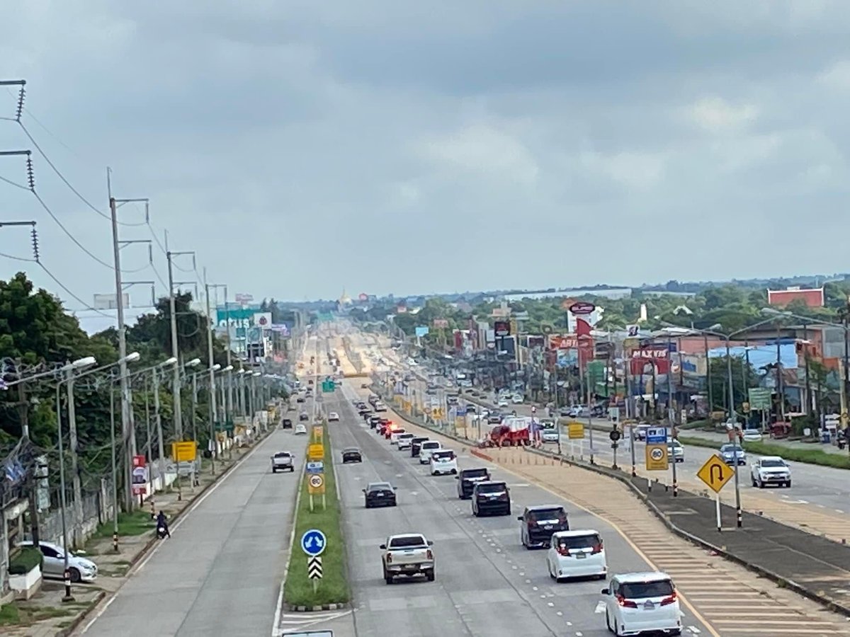 BUdonsuk's tweet image. เป็นจั้งได๋ล่ะพ่อแม่พี่น้อง นายกมาคนเดียว ขบวนยาวครึ่งกิโล

เจ้าอย่าจ่ม!!!
#นายกนิดมาขอนแก่น

Cr. Facebook