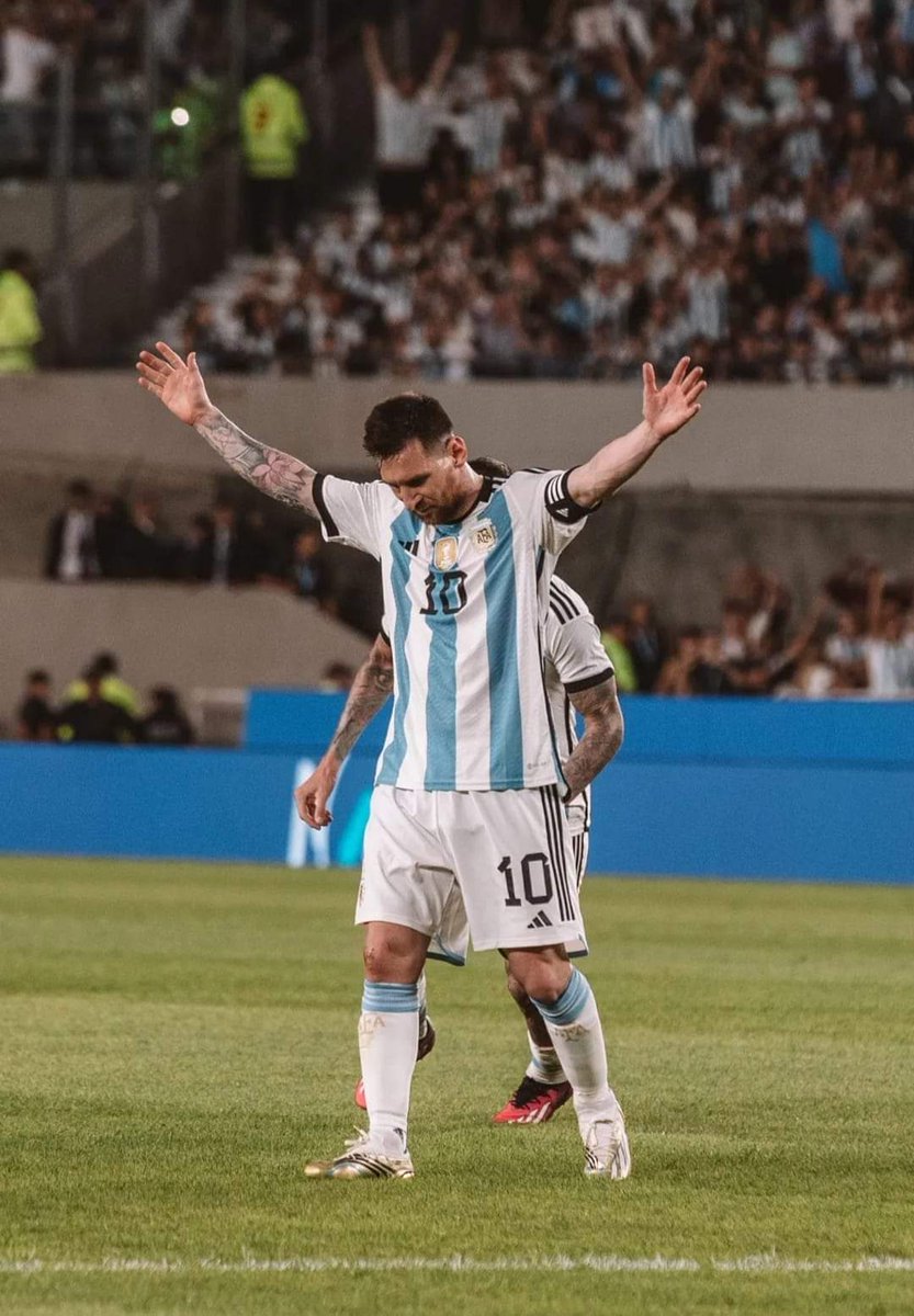 ARG_Stats's tweet photo. Leo Messi has now equalled the all-time goal-scoring record of Luis Suarez (29 ⚽) in South American World Cup Qualifiers. https://t.co/X3mF5imBVt