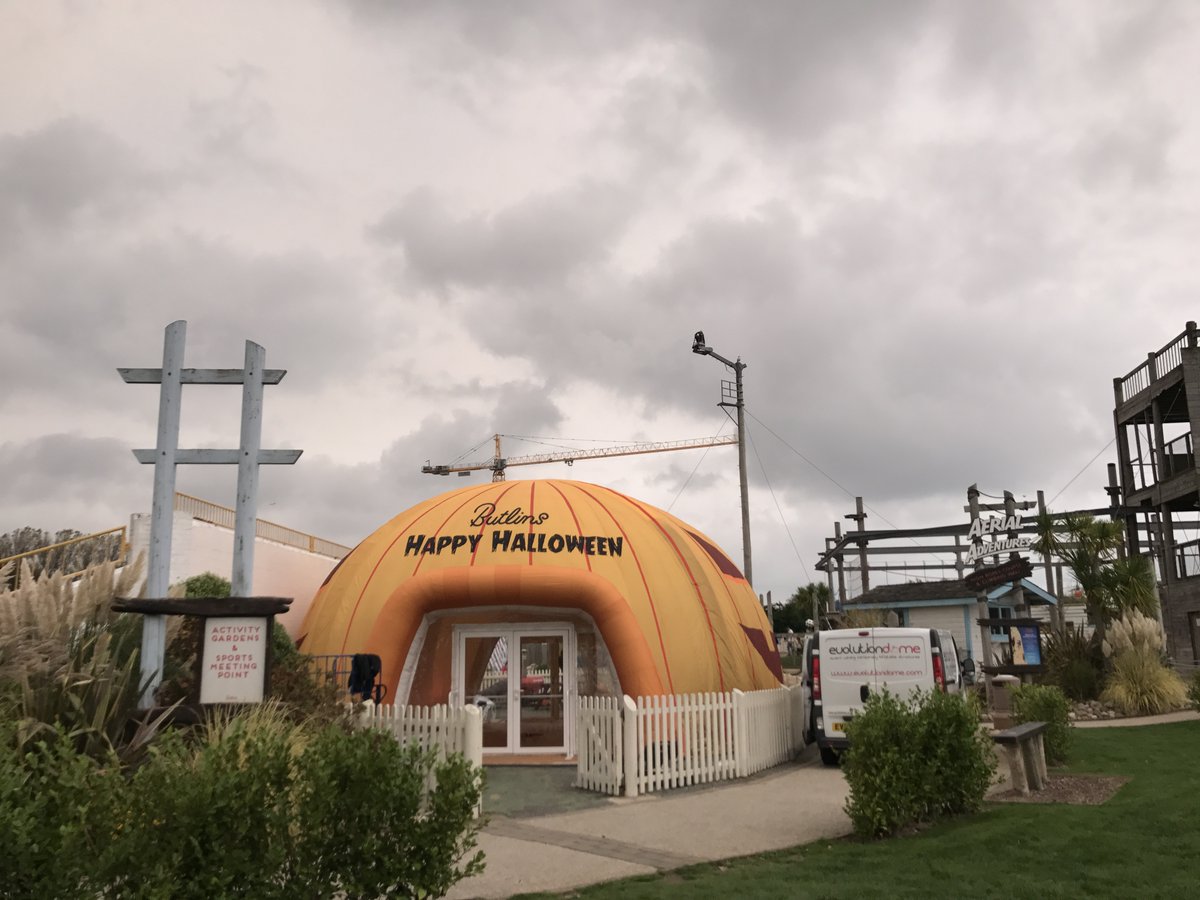 Evolutiondome's tweet photo. Halloween in September? Spooky season has come early for some brands and retailers.🎃
While it is too early for trick or treating, now is the perfect time to start planning your Halloween brand activations with our custom-printed covers!
#InflatableStructures #Halloween https://t.co/3q41IyWMIW