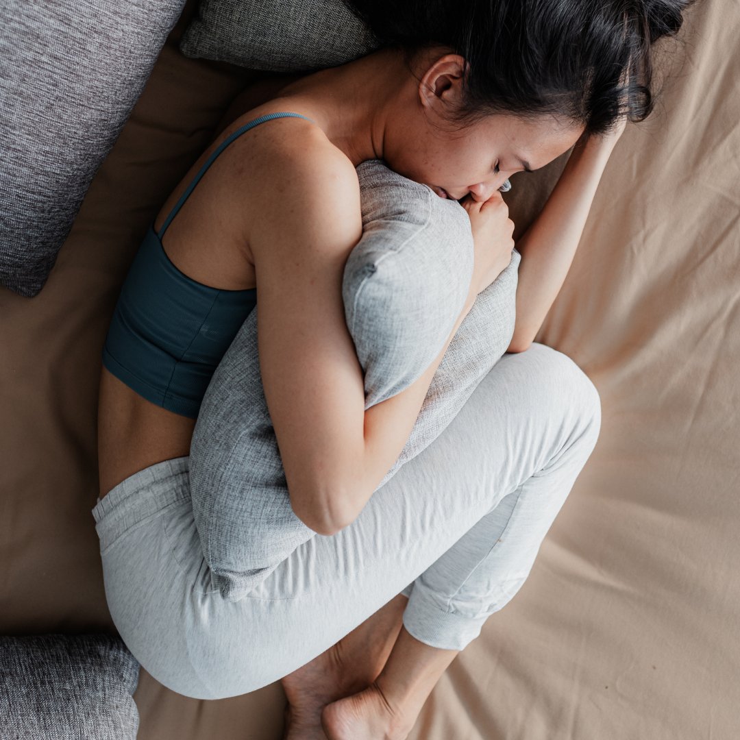 PacoyClara's tweet photo. 💤😴 ¿Quieres tener un descanso de calidad?

1️⃣ Rutina del sueño
2️⃣ Habitación oscura, sin ruido y a una temperatura agradable
3️⃣ Limita el uso de los dispositivos electrónicos
4️⃣ Cena ligera y evitar la cafeína
5️⃣ Hacer deporte

#farmaciapacoyclara #dormir #DescansoReparador https://t.co/Yl8FOBV57s