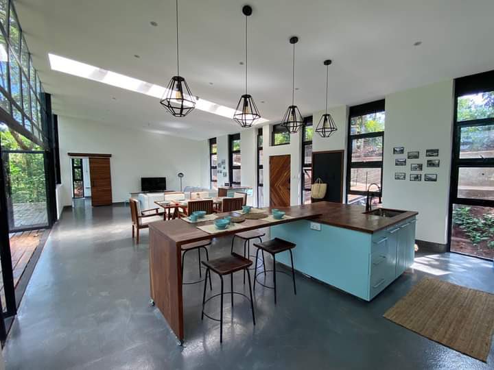 ErosTravelogue's tweet photo. Escape to the beautiful and peaceful River Bank Villa in Jinja.

2 double rooms &amp; hosts upto 4 pax. 
Self catering 

#ExploreUganda https://t.co/aa95YGLSFi