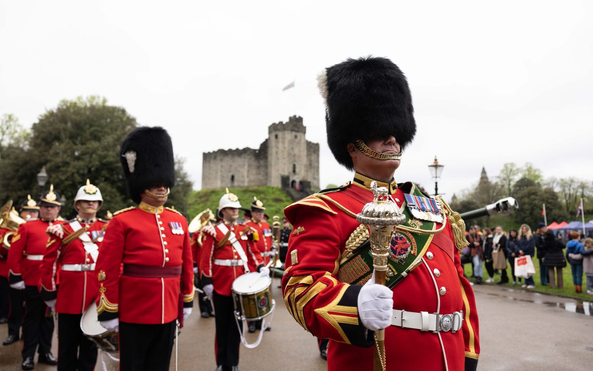 Today we're at <a href="/cardiff_castle/">Cardiff Castle</a> providing musical support to <a href="/104RegimentRA/">104 Regiment RA</a> as they fire a 21-gun salute marking the 1st anniversary of the accession of King Charles III following the death of Her Late Majesty Queen Elizabeth II on this day last year.
<a href="/ArmyInWales/">British Army in Wales</a> <a href="/TheRoyalWelsh/">The Royal Welsh</a>
