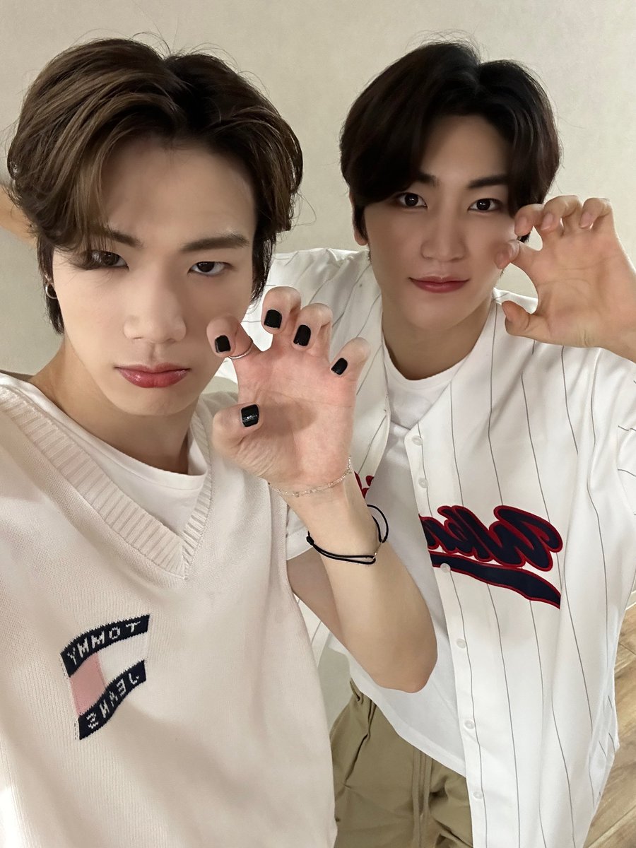 [📷]
 
[2023 BLITZERS SUMMER LIVE IN JAPAN START UP]

오늘도 블리에게 반함❤️🫣❤️

#블리처스 #BLITZERS #ブリチャーズ #ブリと一緒に