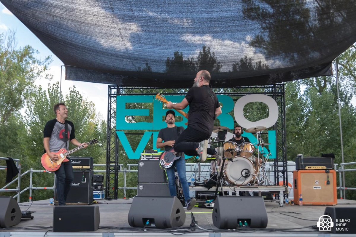 🚐 Toundra and Monkey3 European tour 2023  is coming.

Where will we meet?

📷Bilbao indie music

#toundra #monkey3 #europeantour