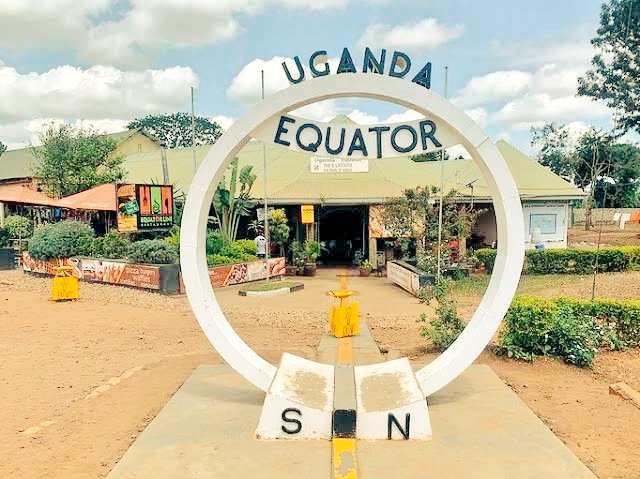 NkundaRicky's tweet image. Uganda the Pearl of Africa,
 When you #VisitUganda don&apos;t miss to see the #EquatorLine just 70km from Kampala city. 
#VisitUganda
@MTWAUganda
 @TourismBoardUg