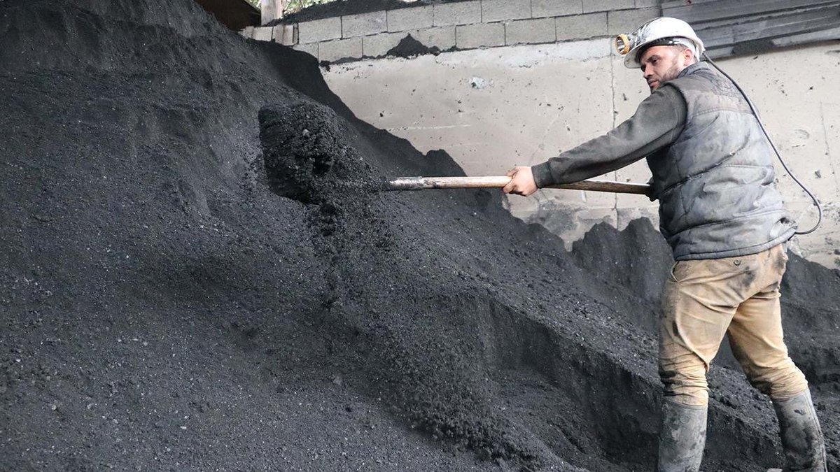 memurhakkinda's tweet photo. Türkiye Taşkömürü Kurumu’na 18-32 yaş aralığında 2 bin işçi alınacak.

Zonguldak için 1500 
Bartın için 400 
Karabük için 100 https://t.co/iTSPM5FWuu
